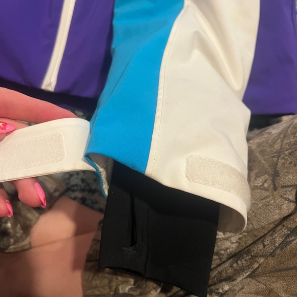 Obermeyer White and Blue Ski Jacket - Picture 10 of 16